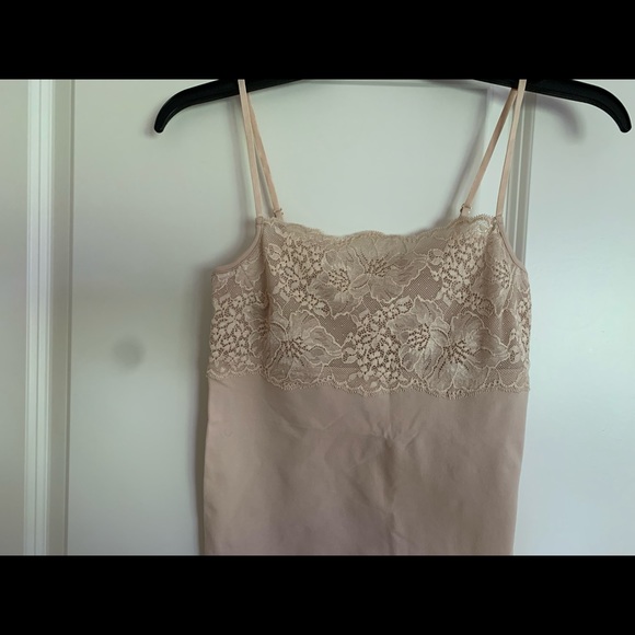 Banana Republic laces camisole NWOT - Picture 2 of 10